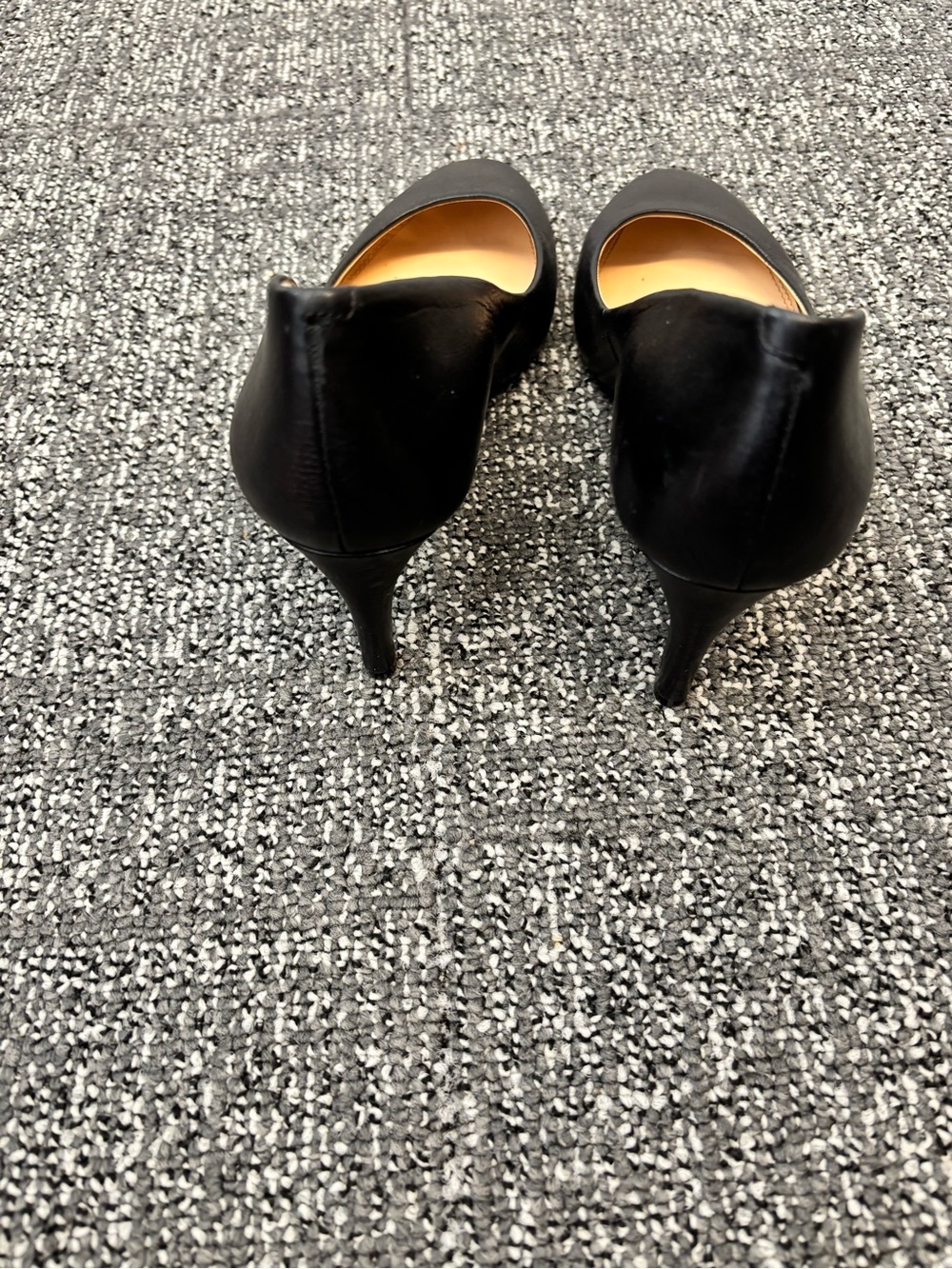 Banana Republic Black Leather Round-Toe Pumps - Picture 5 of 7